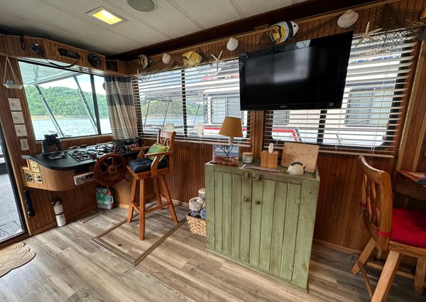 Stardust-cruisers HOUSEBOAT image