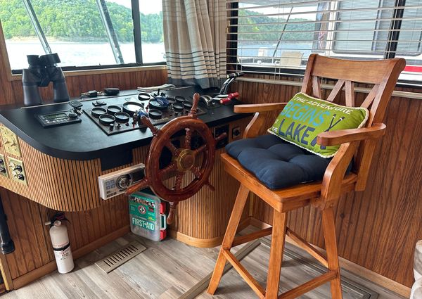 Stardust-cruisers HOUSEBOAT image