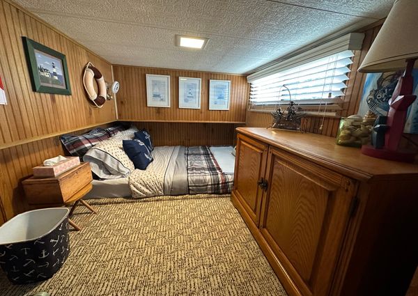 Stardust-cruisers HOUSEBOAT image