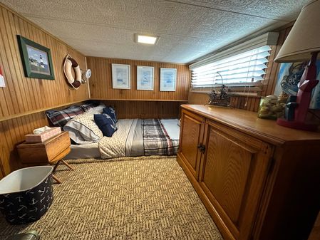 Stardust-cruisers HOUSEBOAT image