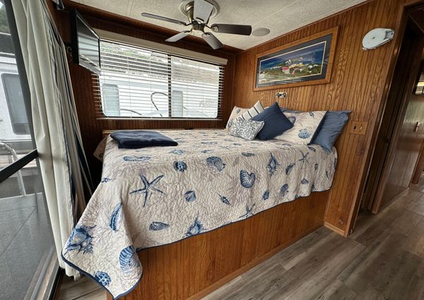 Stardust-cruisers HOUSEBOAT image