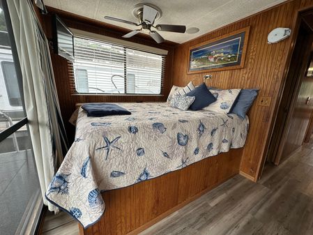 Stardust-cruisers HOUSEBOAT image