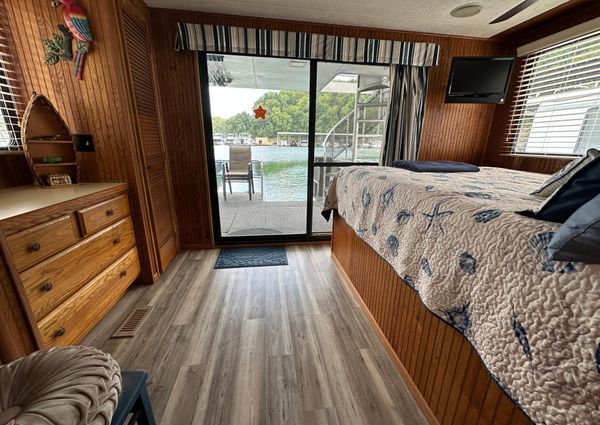 Stardust-cruisers HOUSEBOAT image