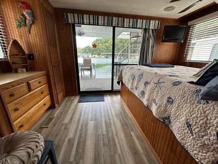 Stardust-cruisers HOUSEBOAT image