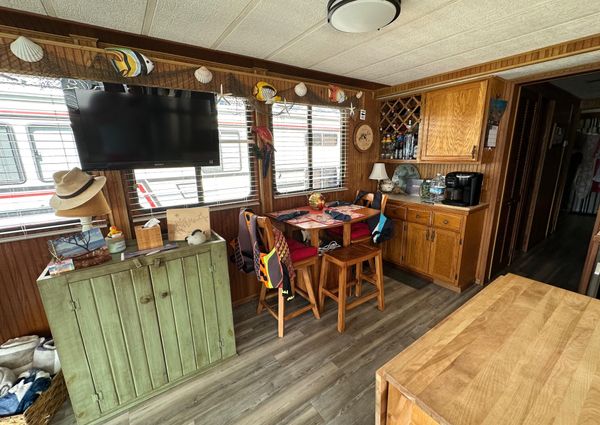 Stardust-cruisers HOUSEBOAT image