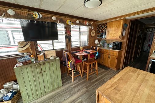 Stardust-cruisers HOUSEBOAT image