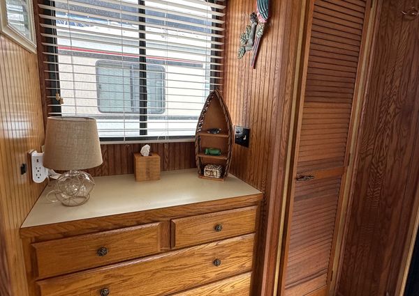 Stardust-cruisers HOUSEBOAT image