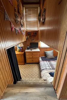 Stardust-cruisers HOUSEBOAT image