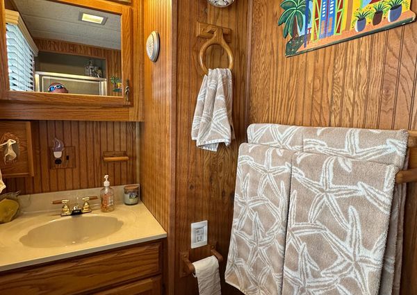 Stardust-cruisers HOUSEBOAT image