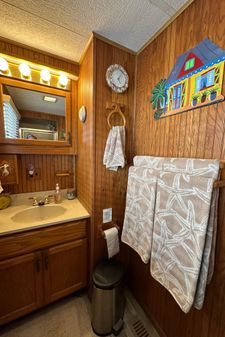 Stardust-cruisers HOUSEBOAT image