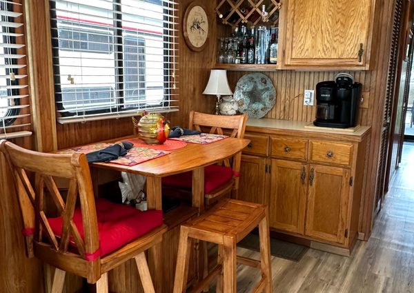 Stardust-cruisers HOUSEBOAT image