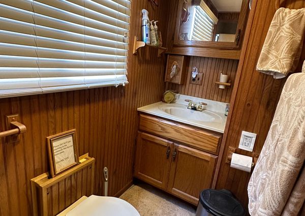 Stardust-cruisers HOUSEBOAT image