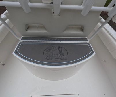 Regulator 34 Center Console image