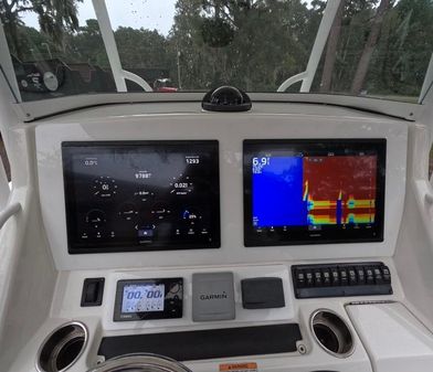 Regulator 34 Center Console image