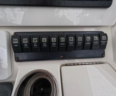 Regulator 34 Center Console image