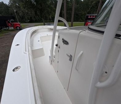 Regulator 34 Center Console image