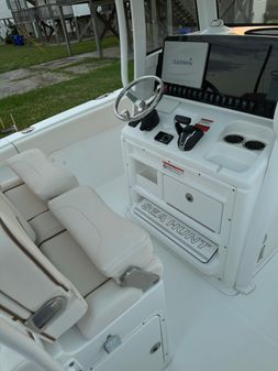 Sea Hunt Ultra 255 SE image