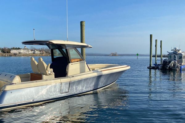 Chris-Craft Catalina 30 Pilot House - main image