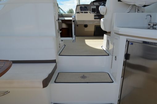 Cruisers Yachts 460 Express image