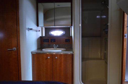 Cruisers Yachts 460 Express image