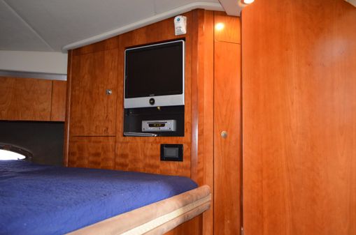 Cruisers Yachts 460 Express image