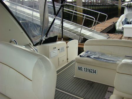 Rinker 342 Fiesta Vee image