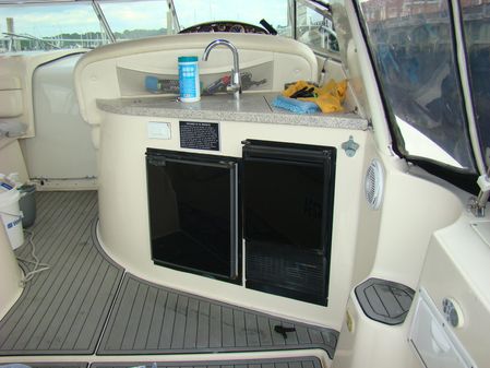 Rinker 342 Fiesta Vee image