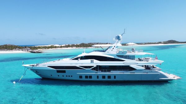 Benetti Veloce 140