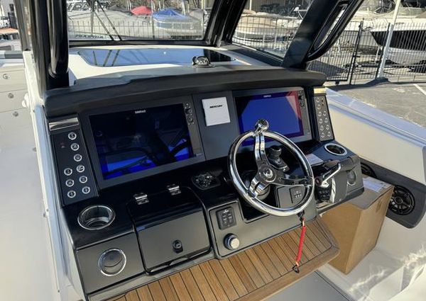 Robalo 360 image