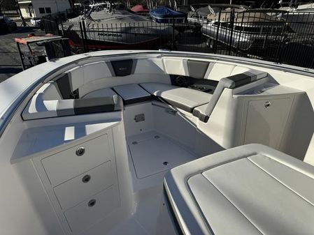 Robalo 360 image