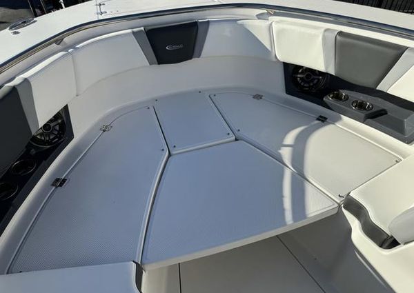 Robalo 360 image