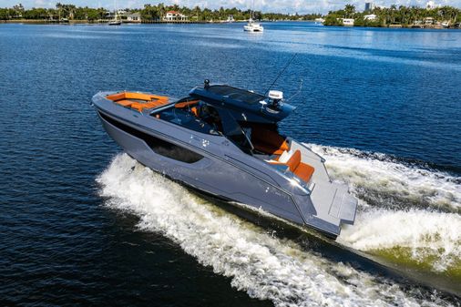 Cruisers Yachts 38 GLS image