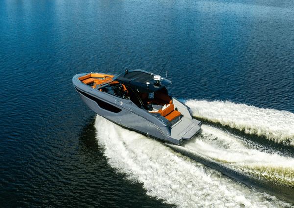 Cruisers Yachts 38 GLS image