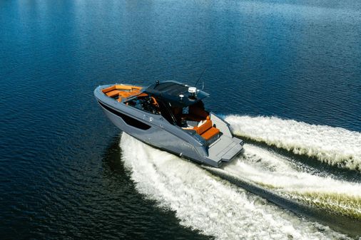 Cruisers Yachts 38 GLS image