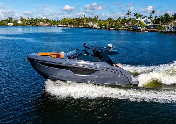 Cruisers Yachts 38 GLS image