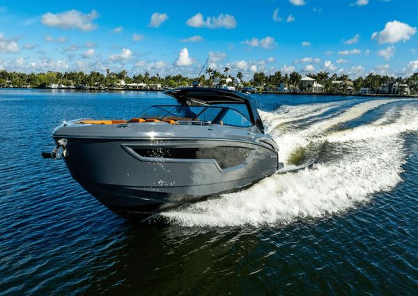 Cruisers Yachts 38 GLS image