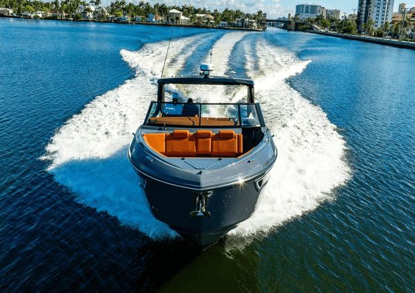 Cruisers Yachts 38 GLS image