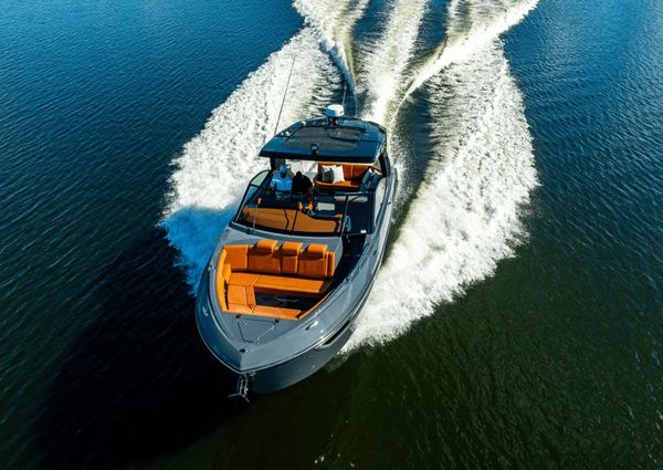 Cruisers Yachts 38 GLS image