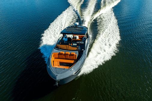 Cruisers Yachts 38 GLS image