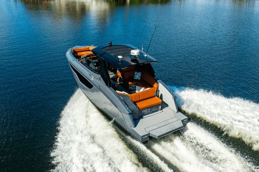 Cruisers Yachts 38 GLS image