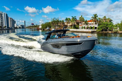 Cruisers Yachts 38 GLS image