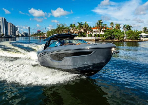 Cruisers Yachts 38 GLS image