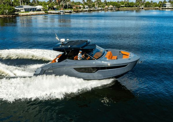 Cruisers Yachts 38 GLS image