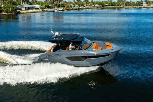 Cruisers Yachts 38 GLS image