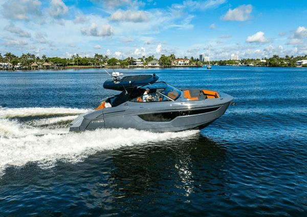 Cruisers Yachts 38 GLS image