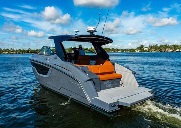 Cruisers Yachts 38 GLS image