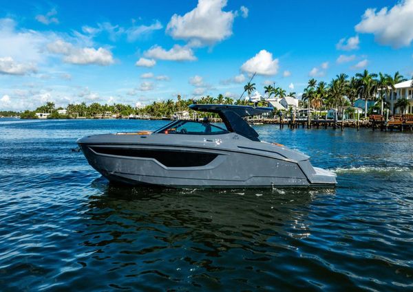 Cruisers Yachts 38 GLS image