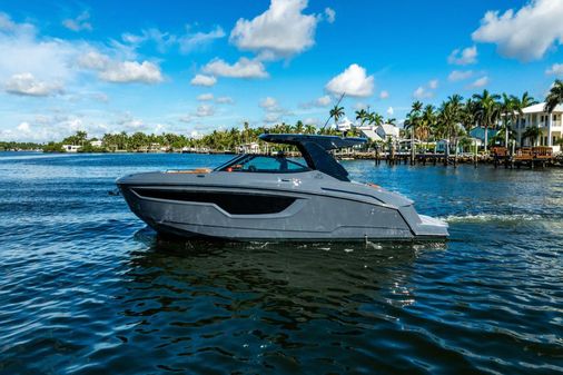 Cruisers Yachts 38 GLS image