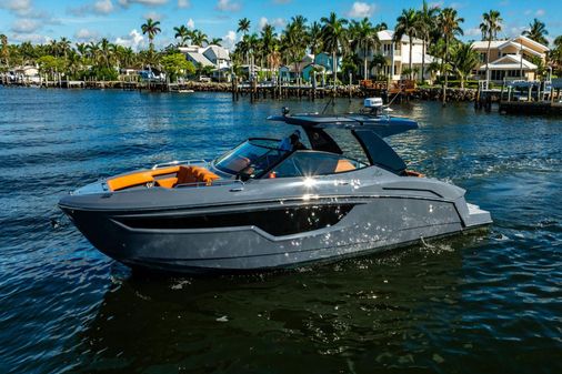 Cruisers Yachts 38 GLS image