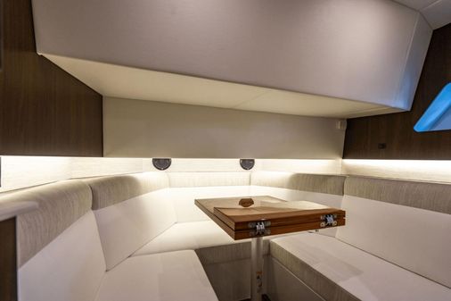 Cruisers Yachts 38 GLS image